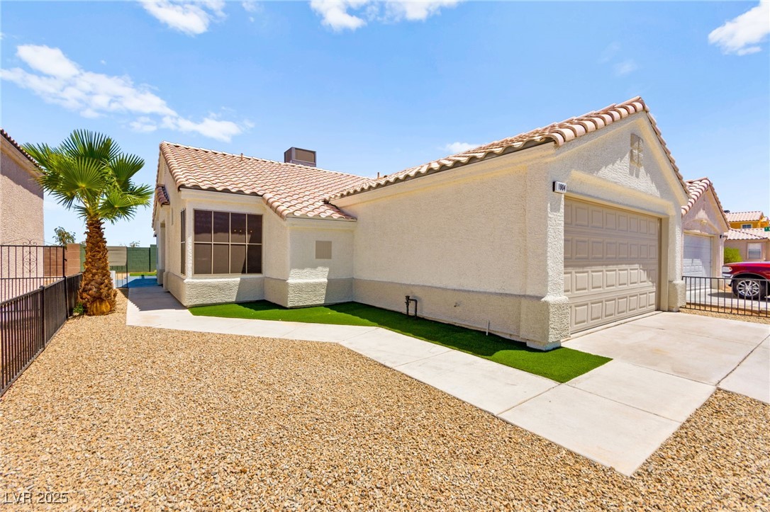 1904 Leaning Pine Way