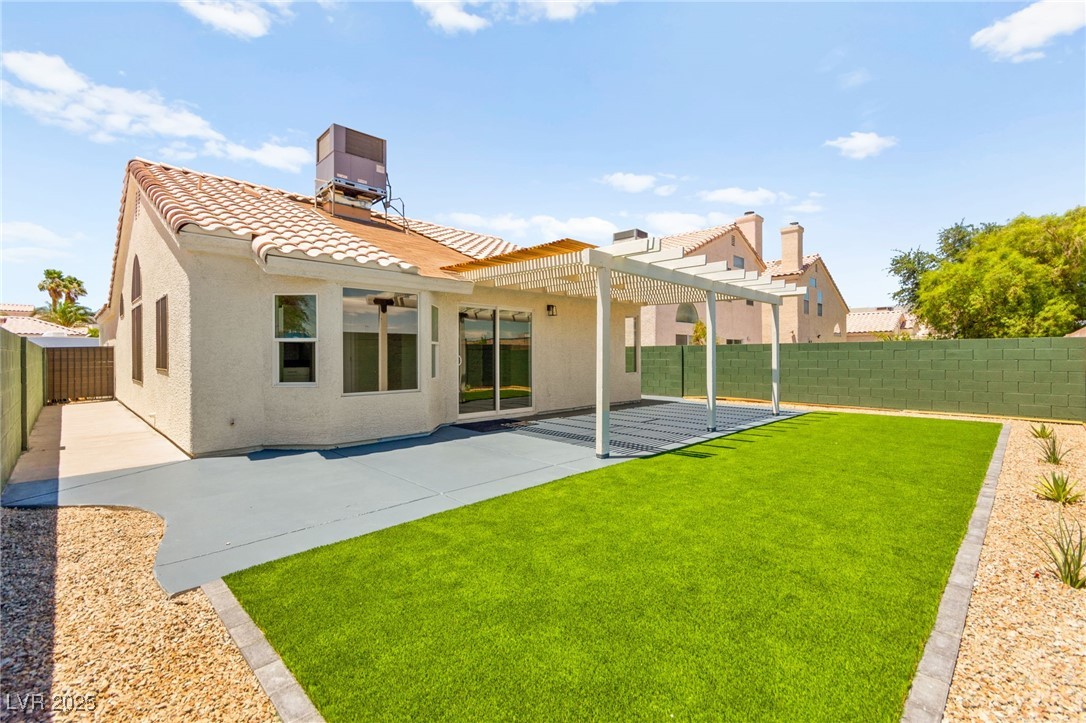 1904 Leaning Pine Way
