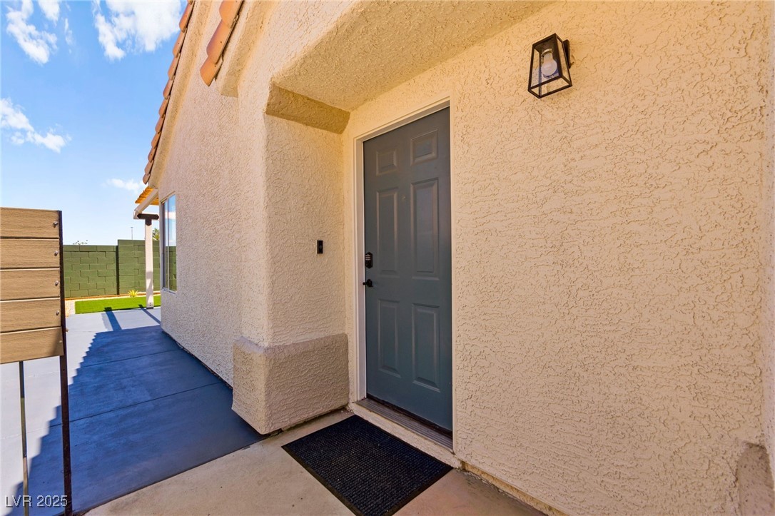 1904 Leaning Pine Way