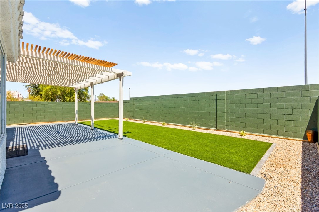 1904 Leaning Pine Way