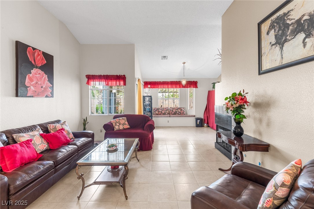 3008 Kennewick Drive