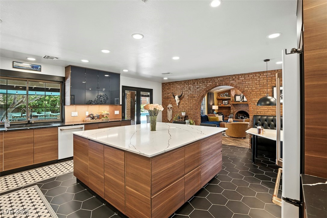 3219 South Torrey Pines Drive