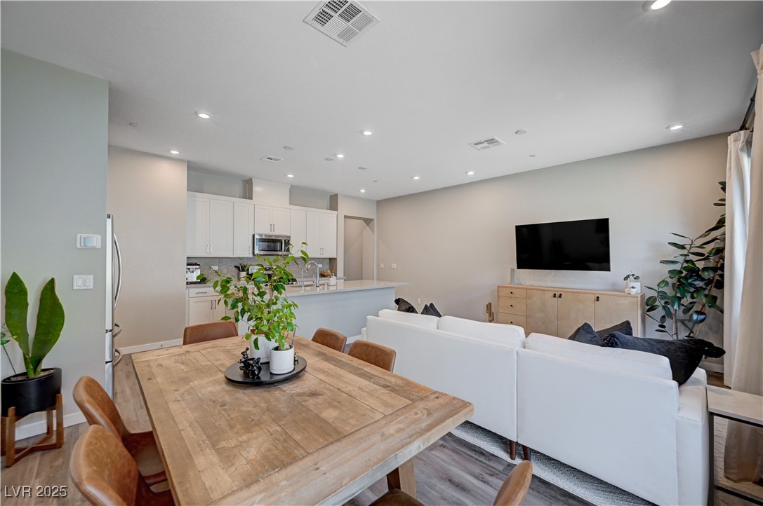 3358 Via Strada Street