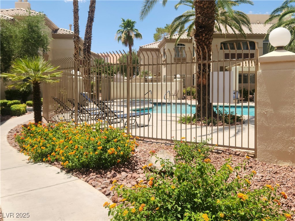 7400 West Flamingo Road 2033