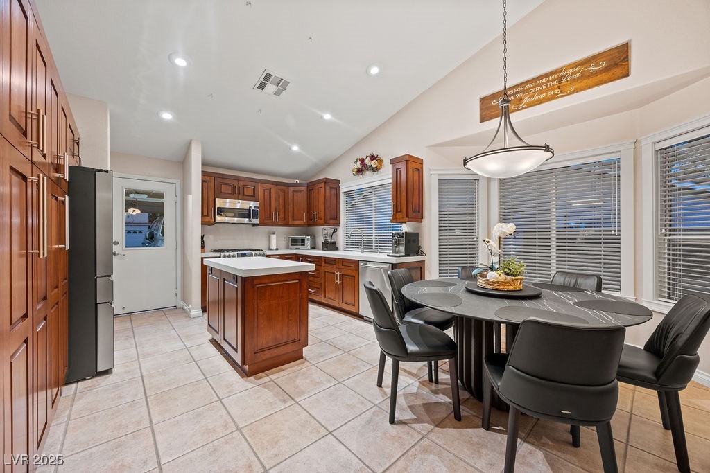 7815 Sunnyside Circle