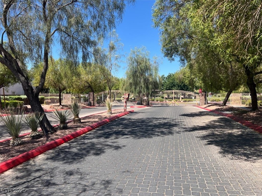 1011 Shades End Avenue