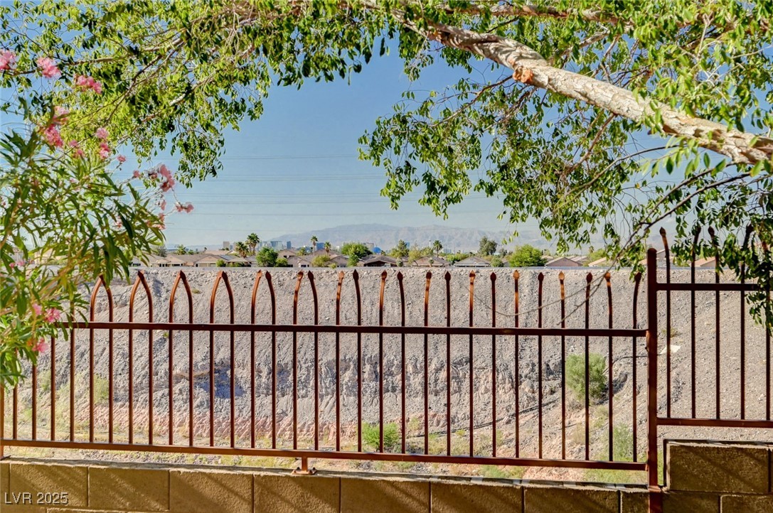 1050 East Cactus Avenue 1035