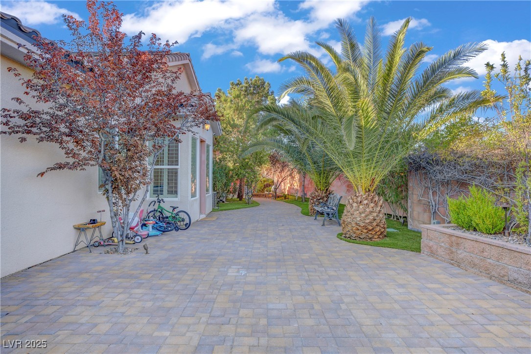 11304 Asilo Bianco Avenue