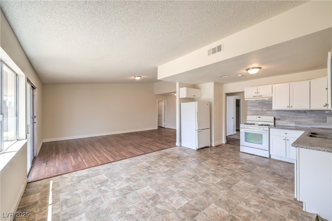 6349 Sparrow Lane