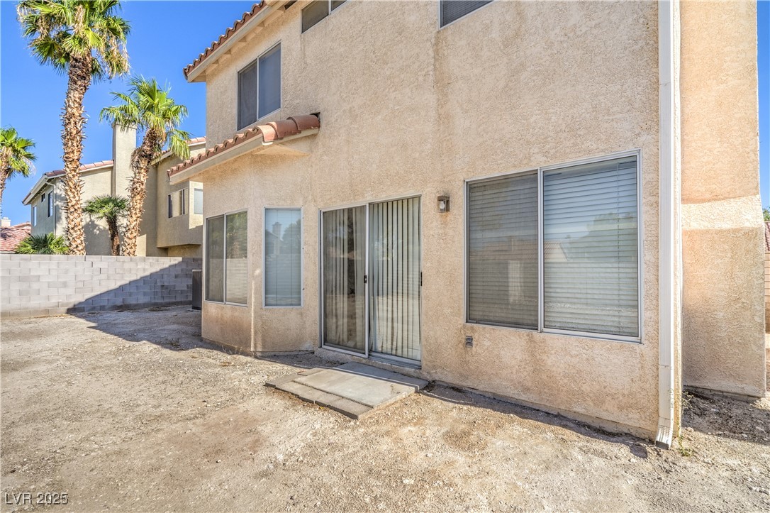 1520 Desert Ridge Avenue