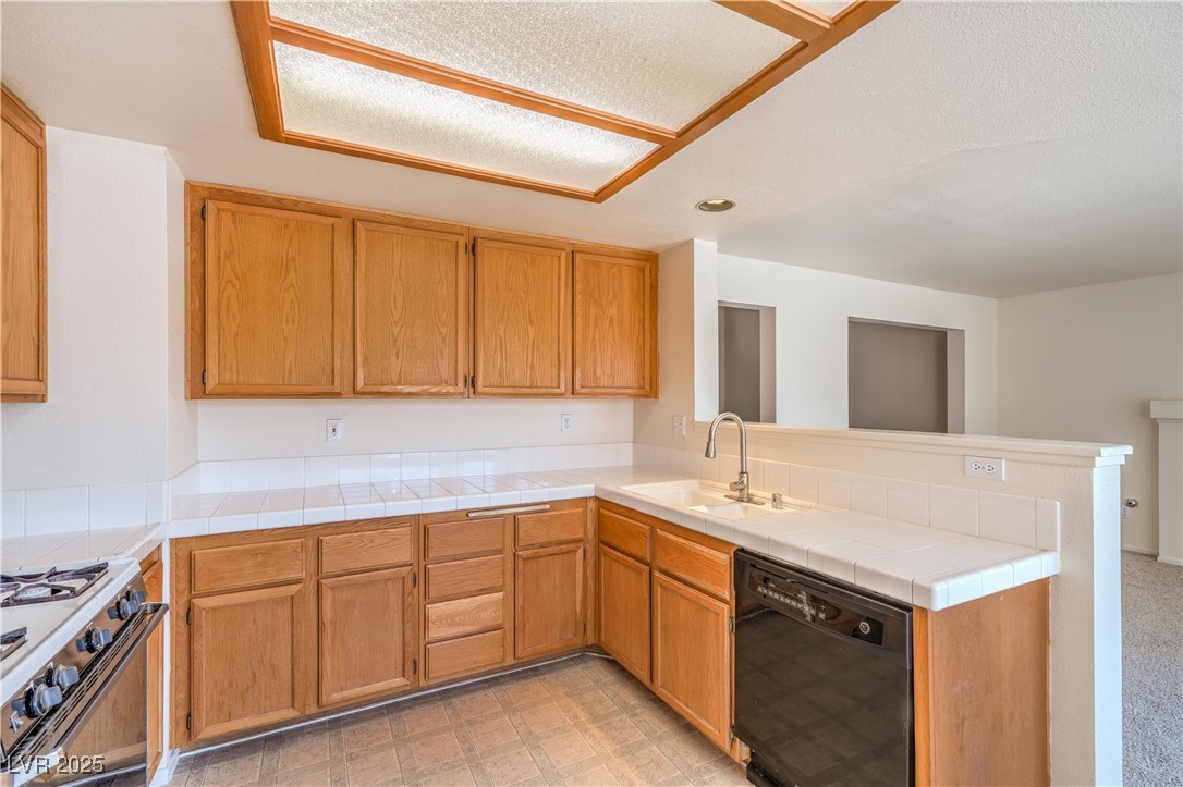 1520 Desert Ridge Avenue