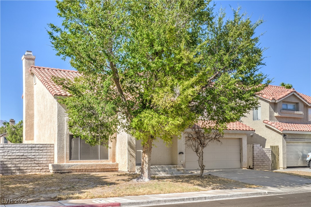 1520 Desert Ridge Avenue