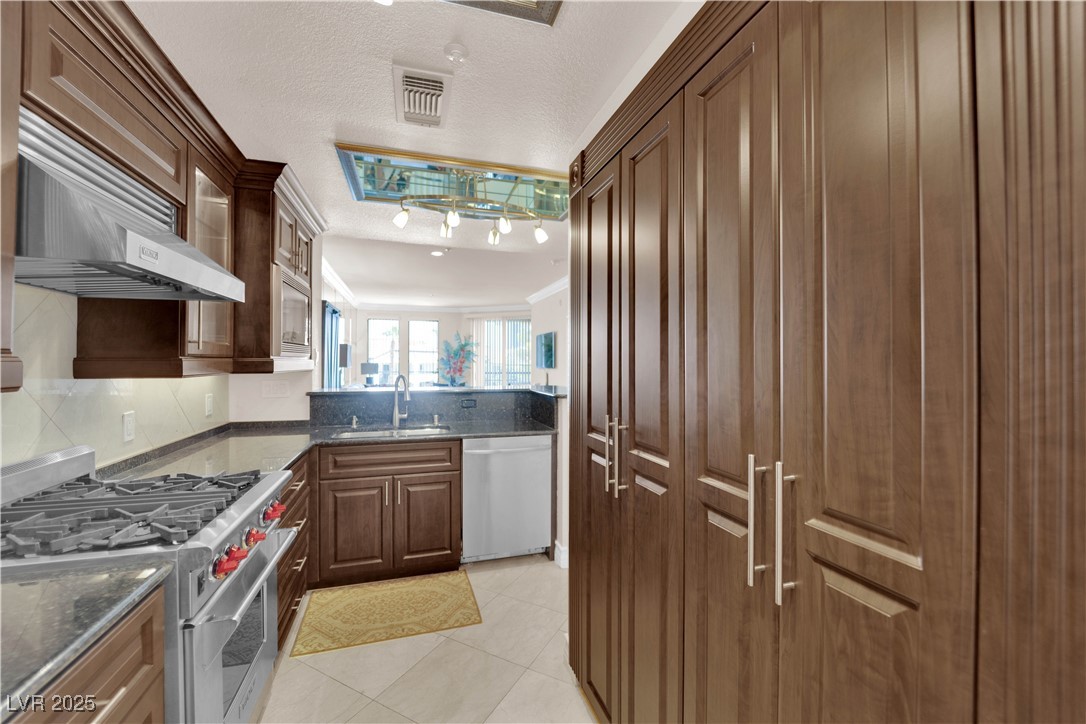 230 East Flamingo Road 223