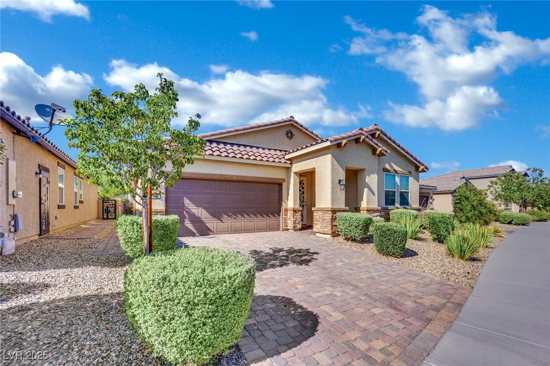 118 Scarlett View Avenue