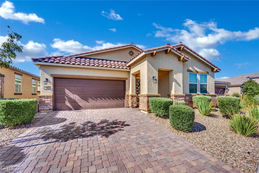 118 Scarlett View Avenue