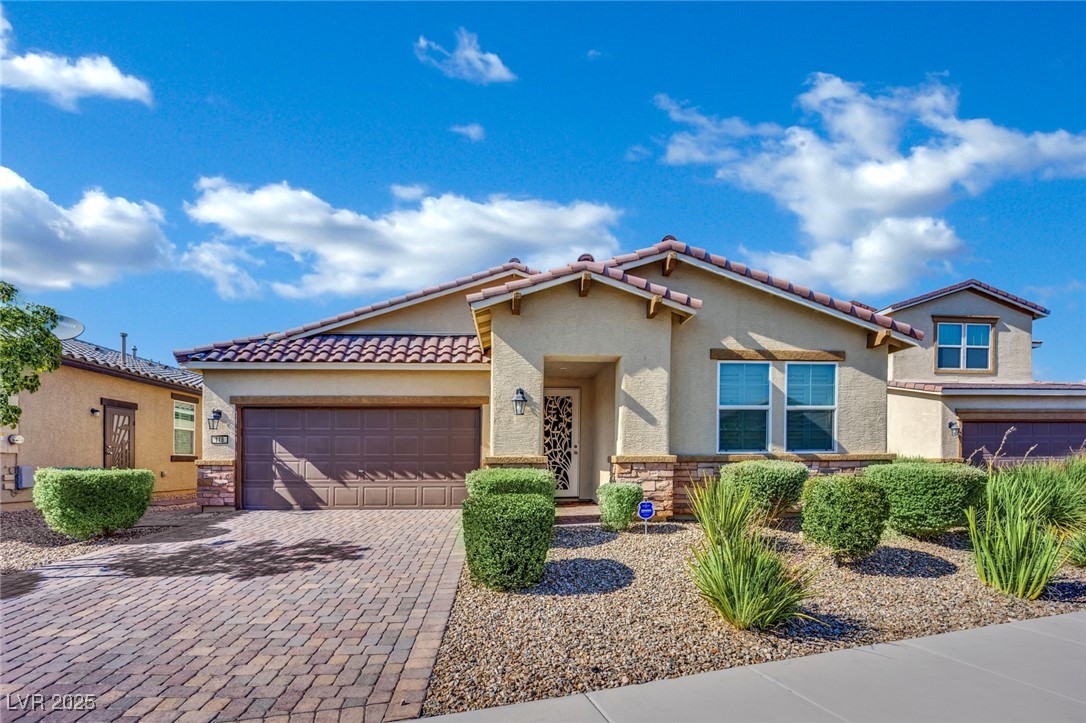 118 Scarlett View Avenue