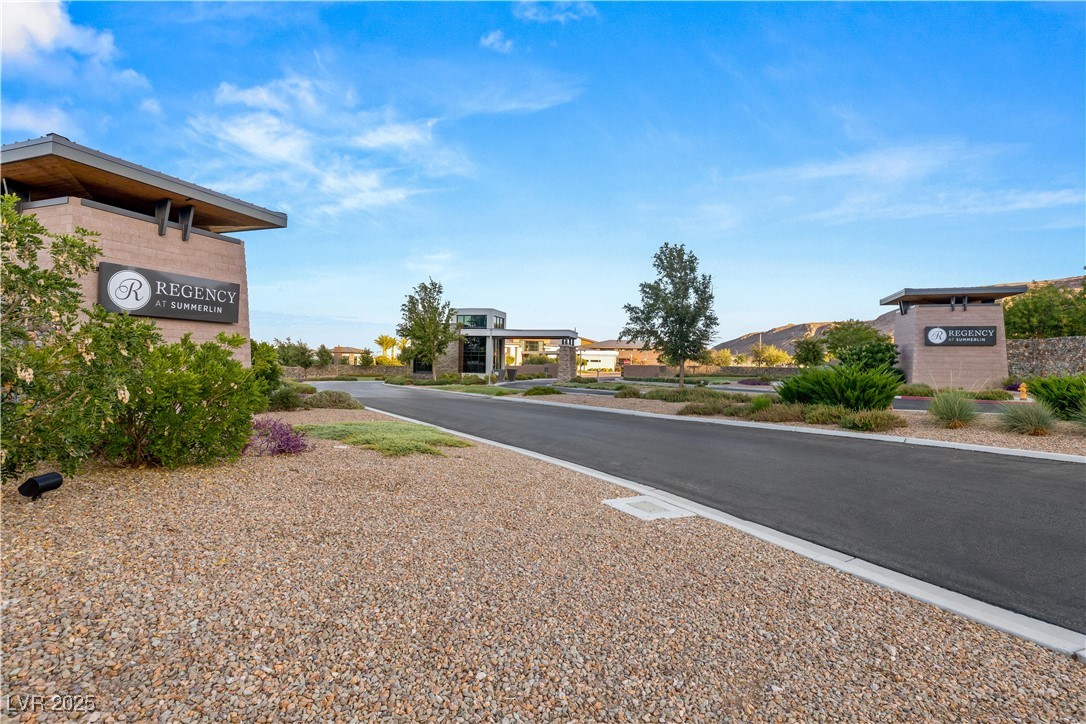 6826 Regency Crest Avenue