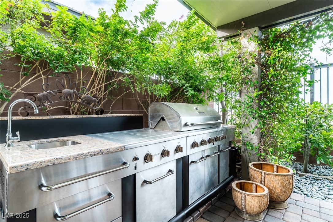 6826 Regency Crest Avenue