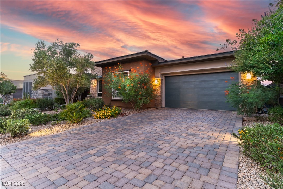 6826 Regency Crest Avenue