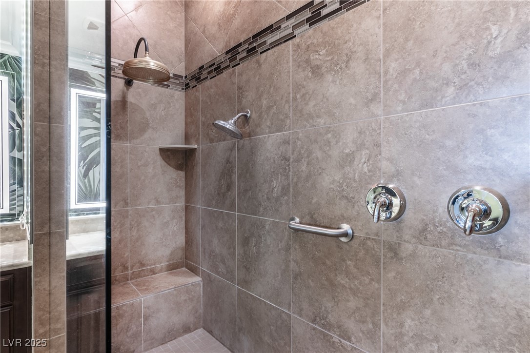 6826 Regency Crest Avenue