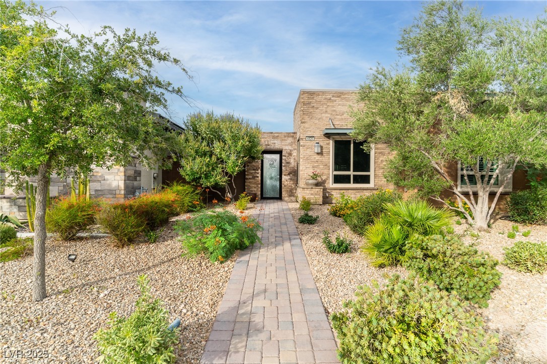 6826 Regency Crest Avenue