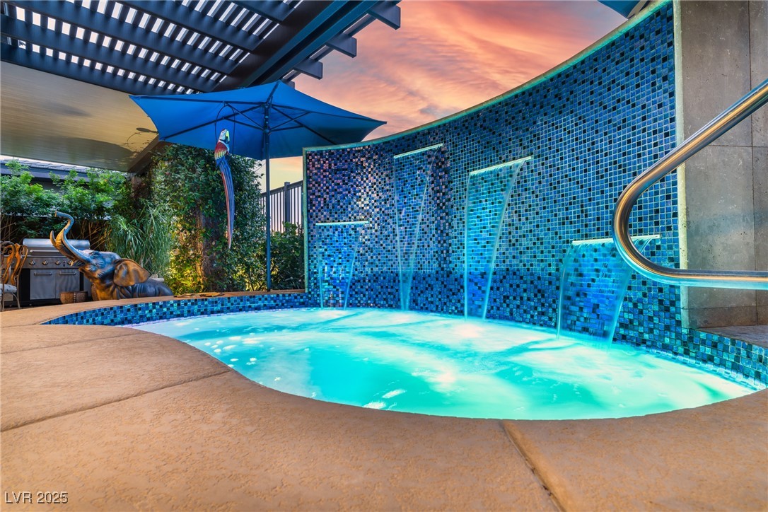 6826 Regency Crest Avenue