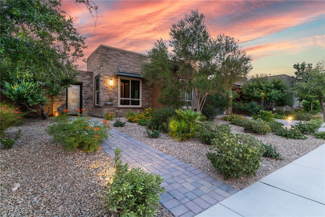 6826 Regency Crest Avenue