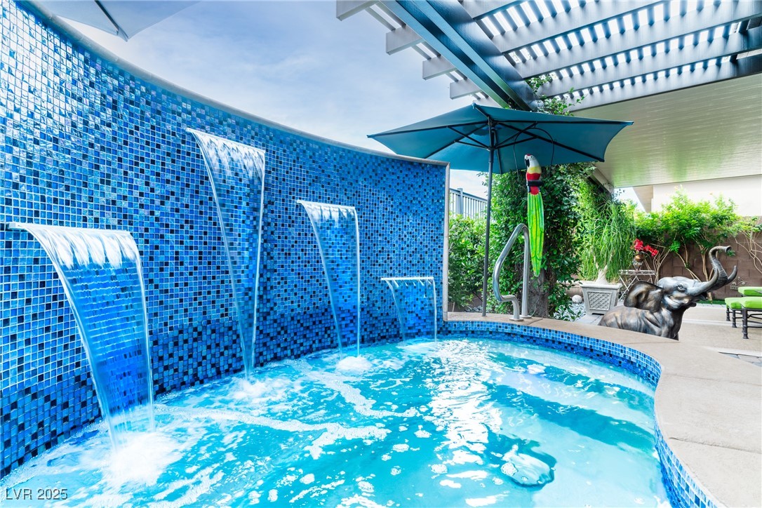 6826 Regency Crest Avenue