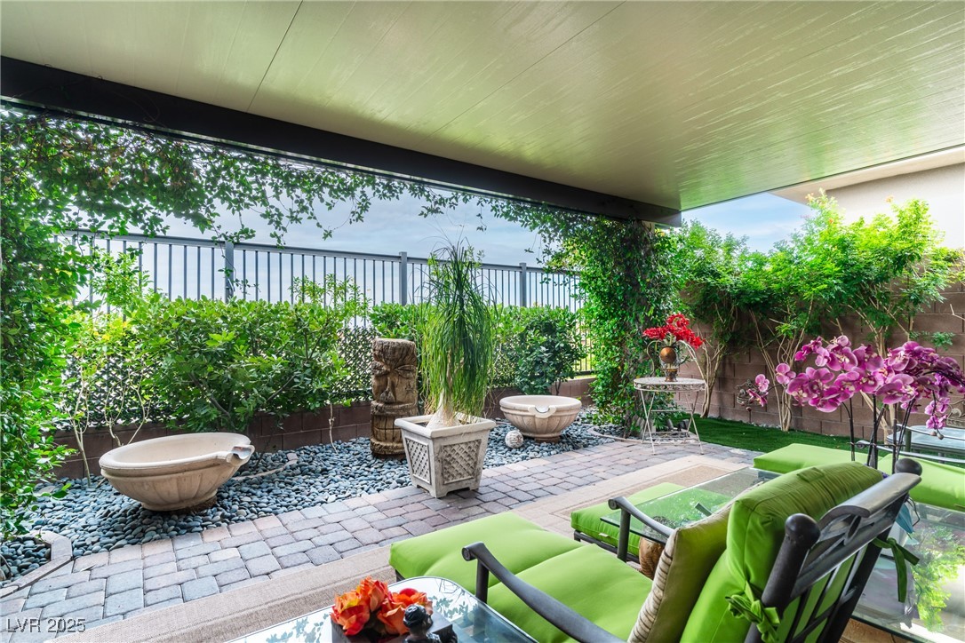 6826 Regency Crest Avenue