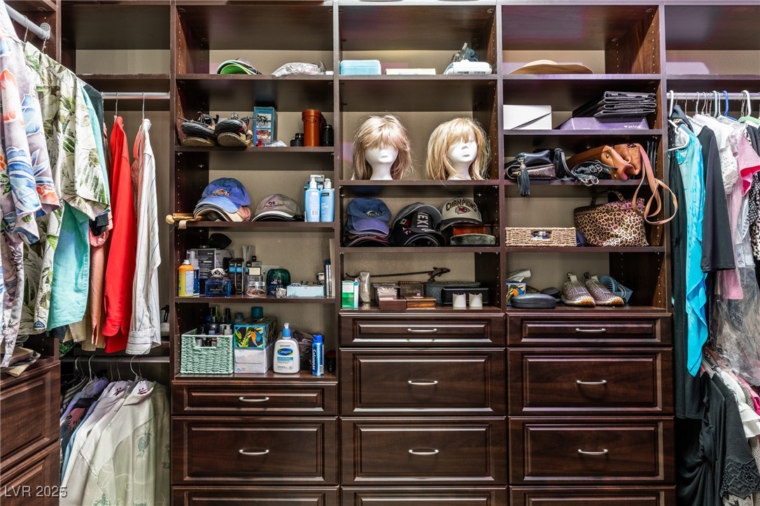 6826 Regency Crest Avenue