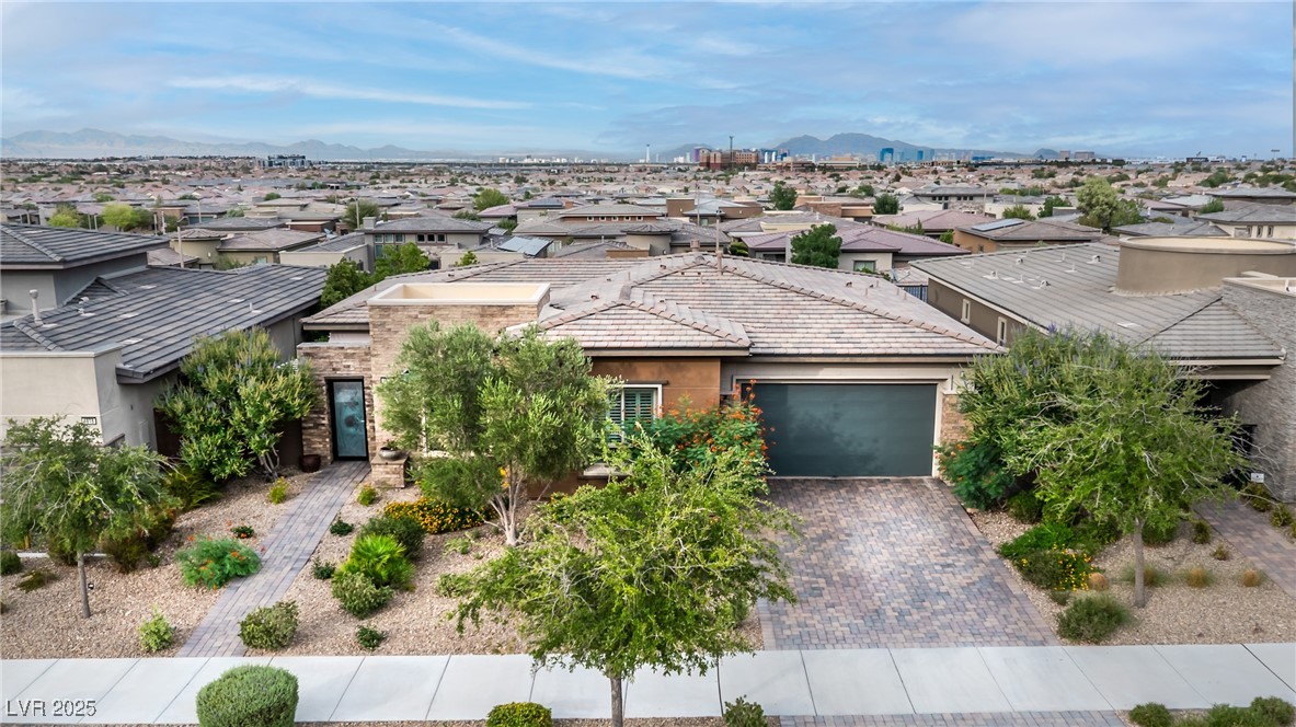 6826 Regency Crest Avenue