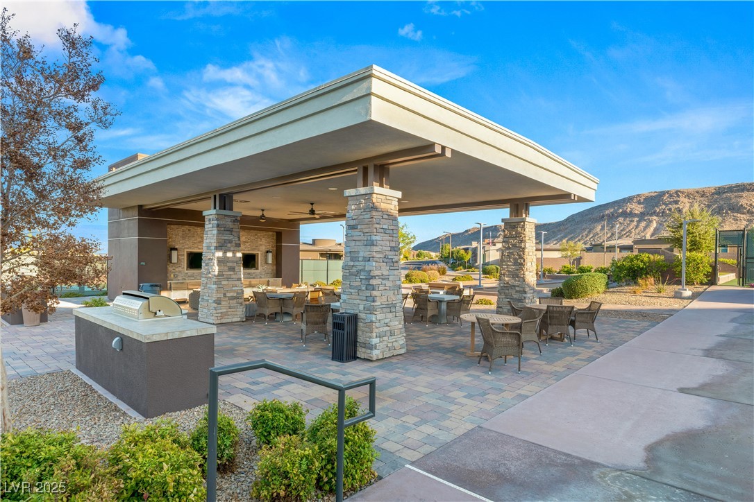 6826 Regency Crest Avenue