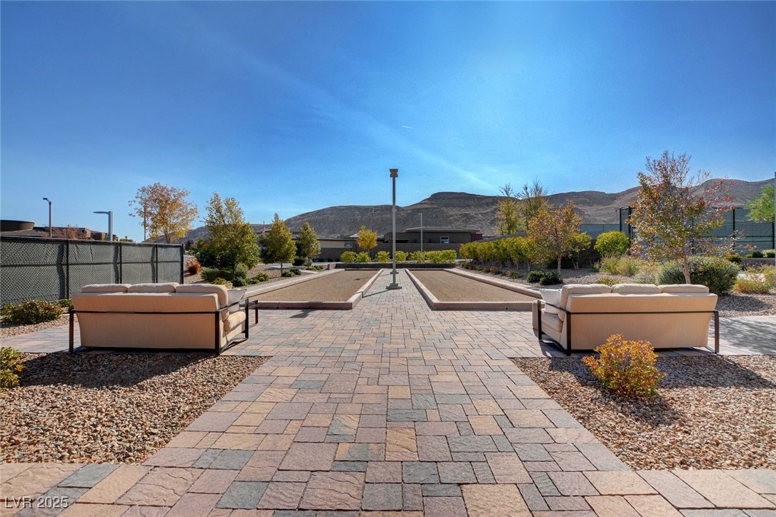 6826 Regency Crest Avenue