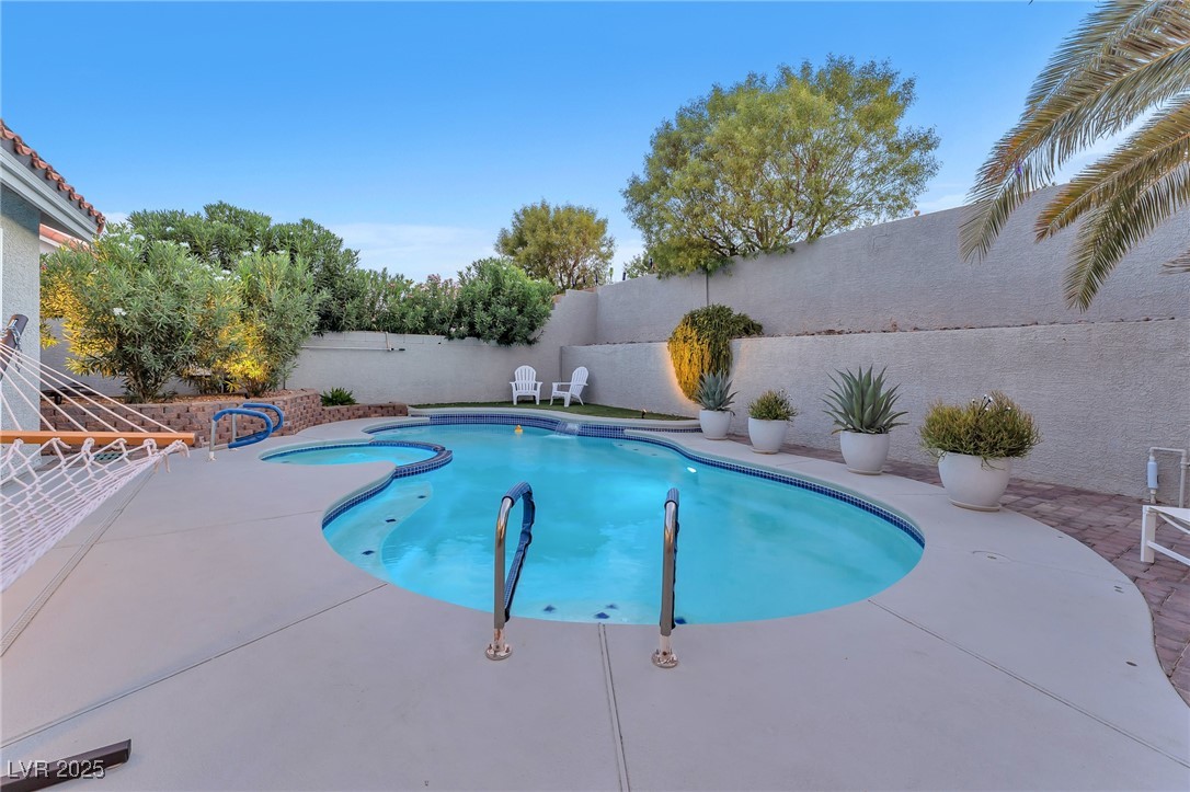 7857 Cliffs Edge Circle