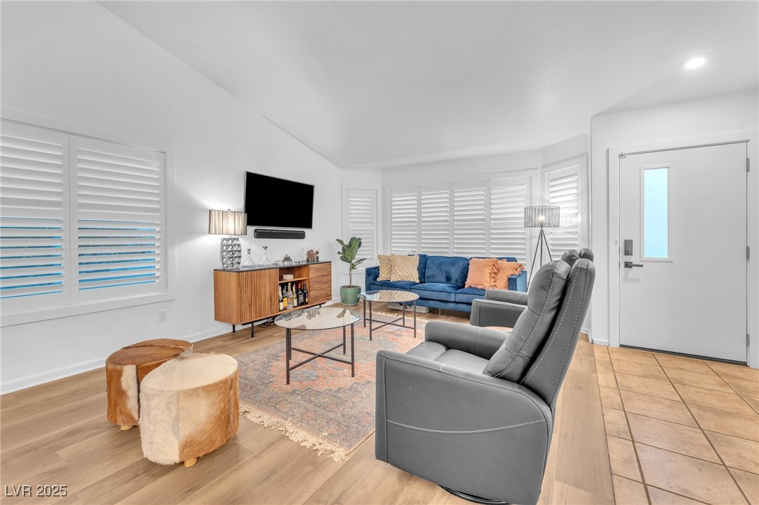 7857 Cliffs Edge Circle