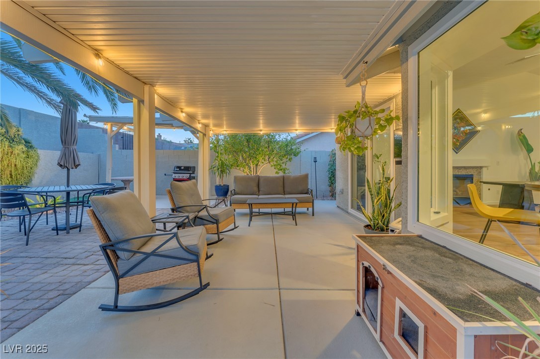 7857 Cliffs Edge Circle
