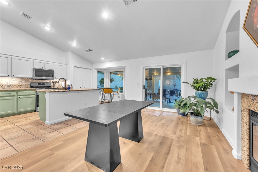 7857 Cliffs Edge Circle