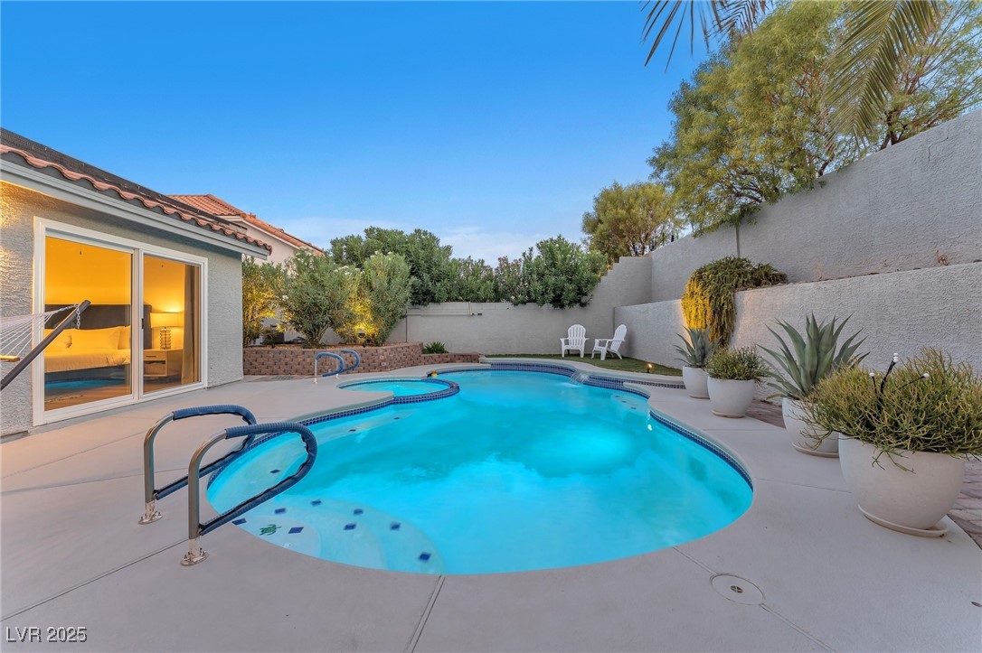 7857 Cliffs Edge Circle