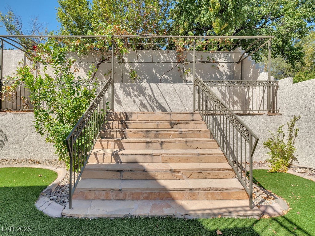 284 Sunstar Court