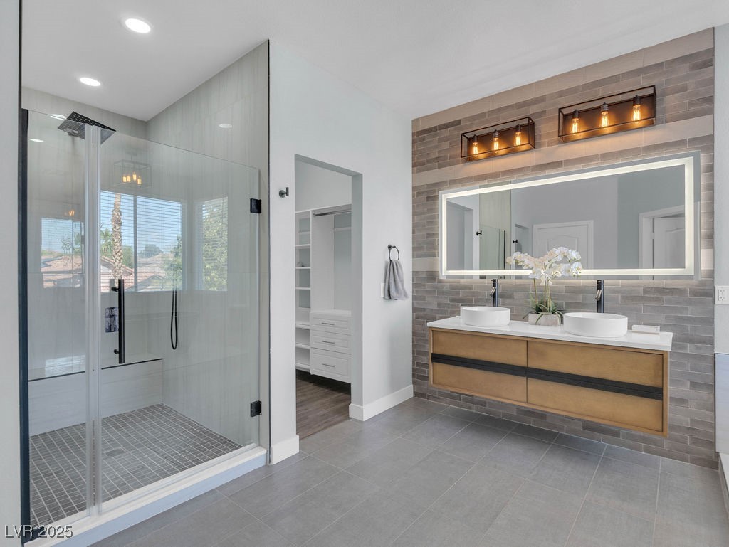 284 Sunstar Court