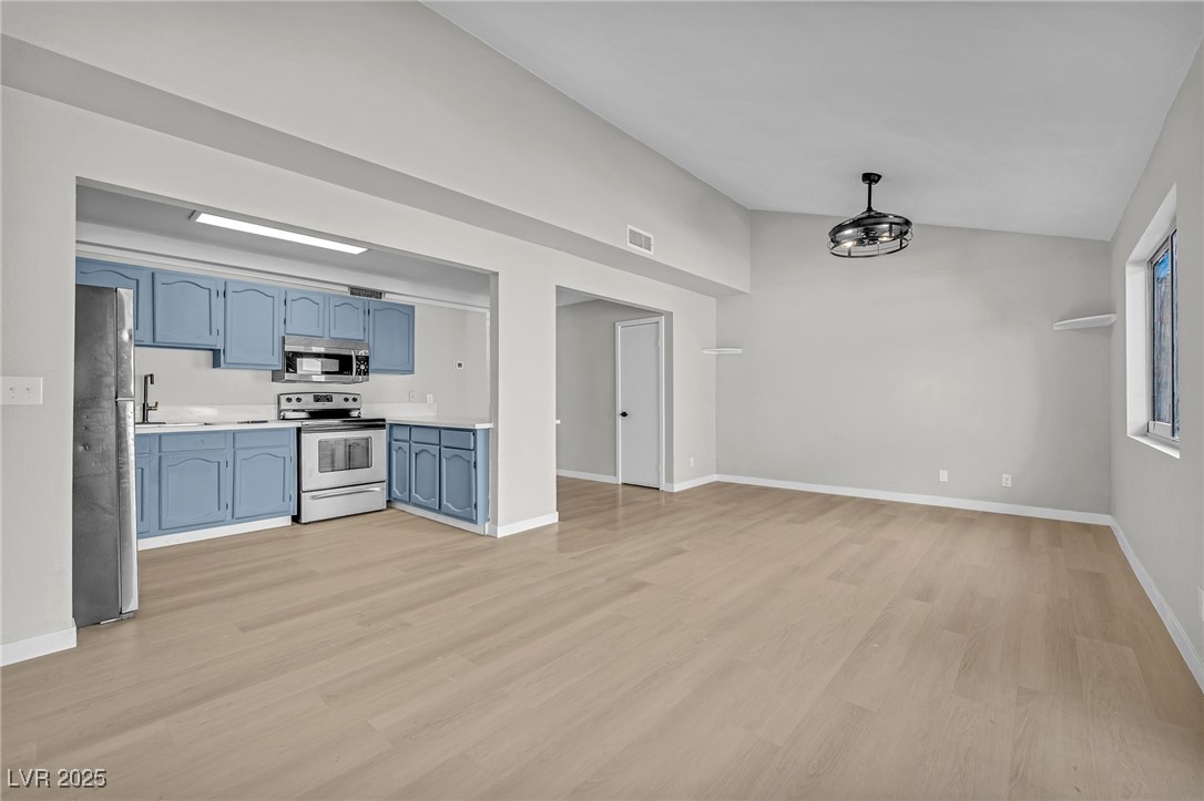 5205 Golden Lane