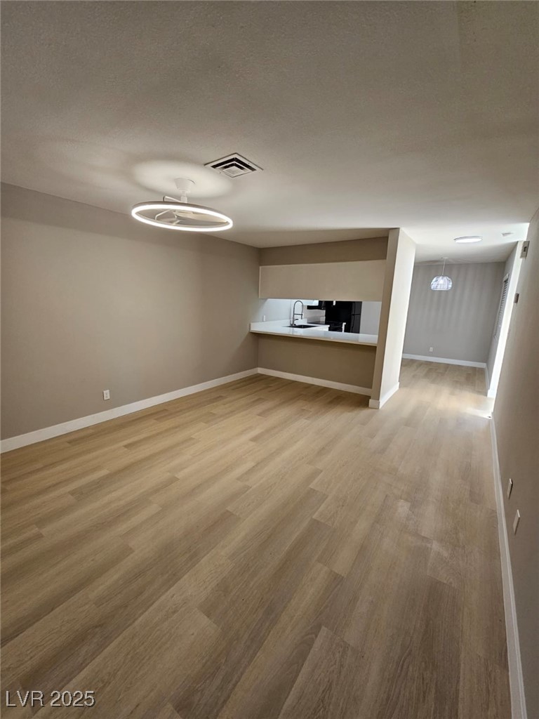 5205 Golden Lane