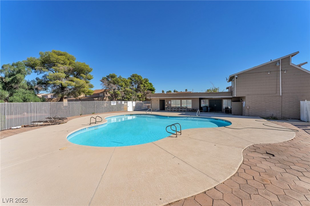 5205 Golden Lane