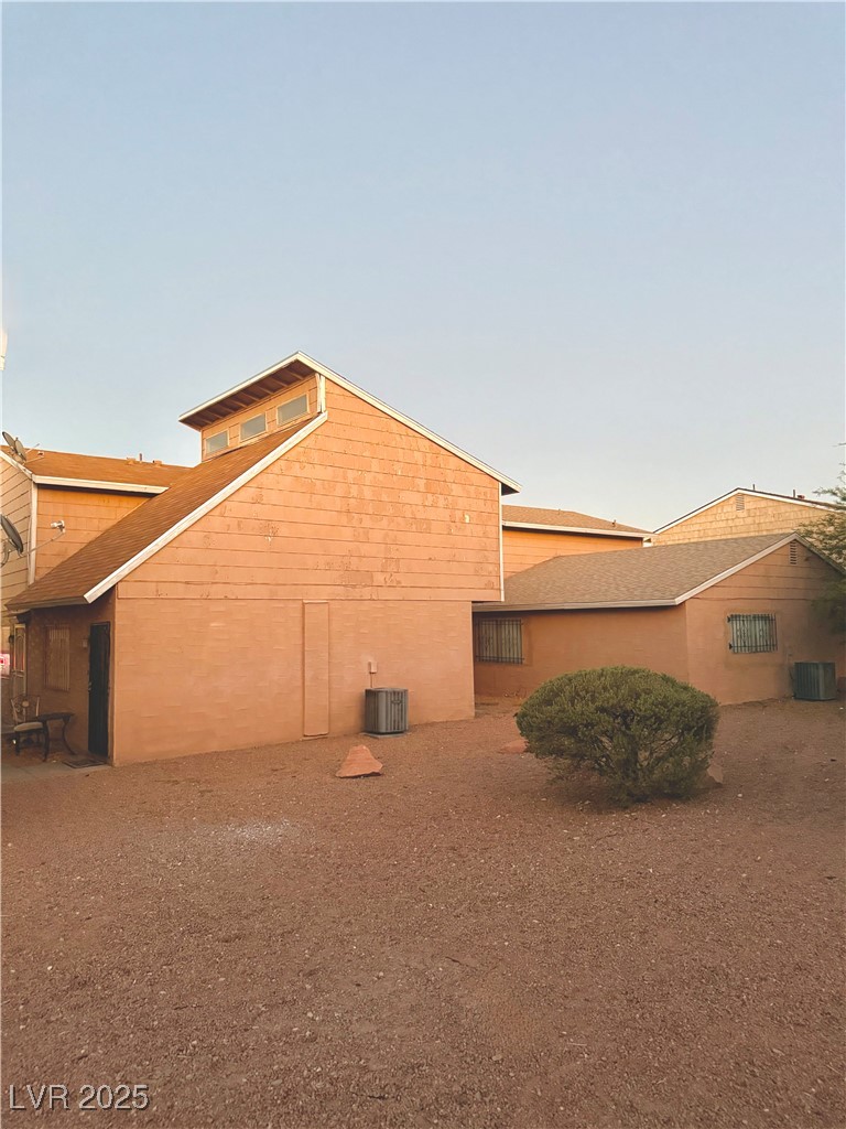 5205 Golden Lane
