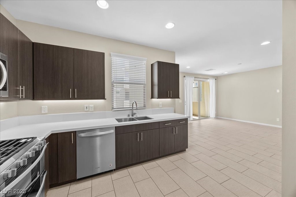 11236 Rainbow Peak Avenue 211