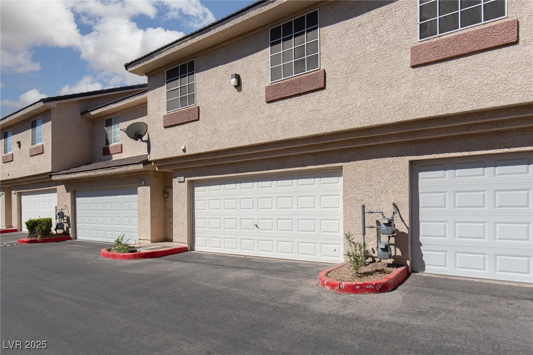 1021 DUSTY CREEK Street