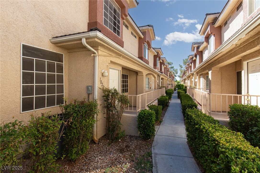 1021 DUSTY CREEK Street