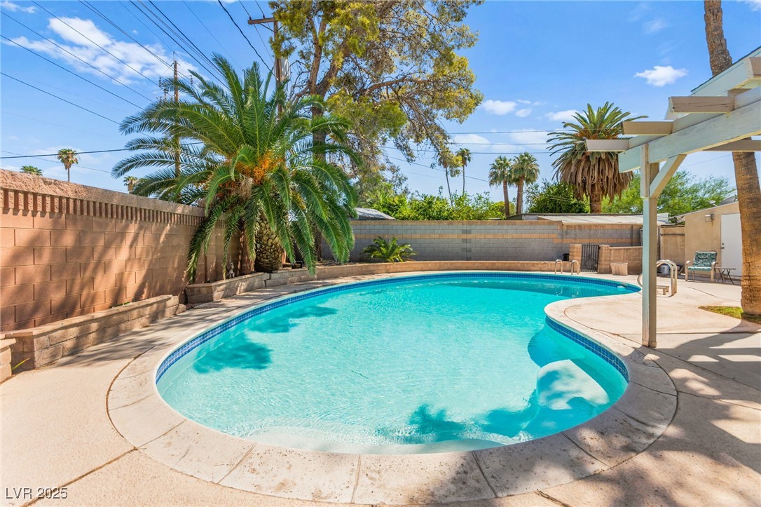 3368 Nahatan Way