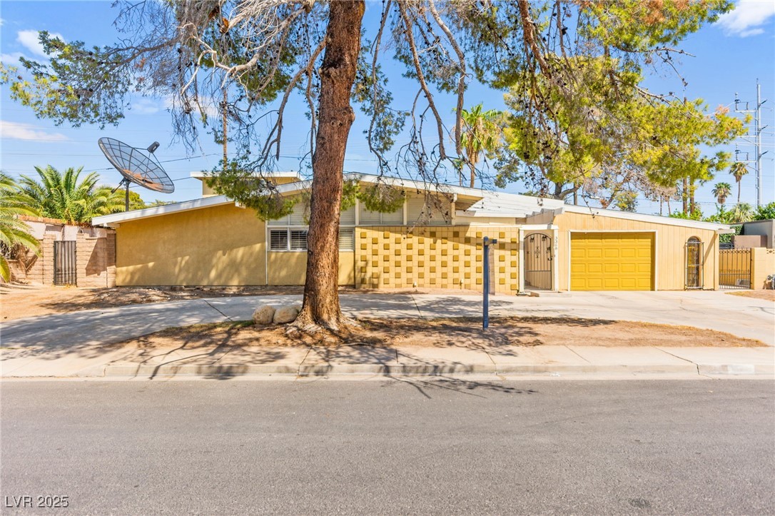 3368 Nahatan Way