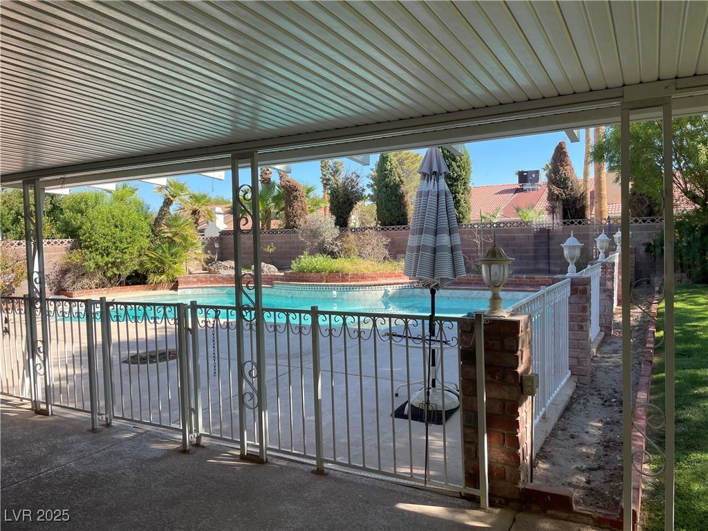 1543 Berendo Drive